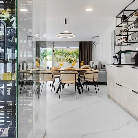 Sea View I Pool I Private Garage I Wi-fi I Grill I Wine L Coffee Apartment San Miguel de Abona