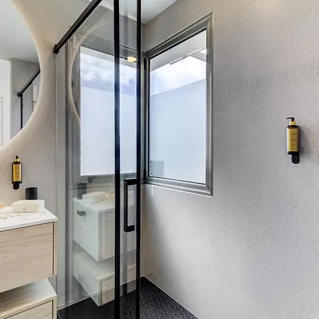 Apartment Sea View I Pool I Private Garage I Wi-fi I Grill I Wine L Coffee