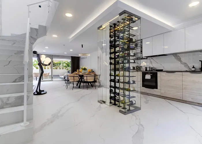 Sea View I Pool I Private Garage I Wi-fi I Wine L Coffee 别墅