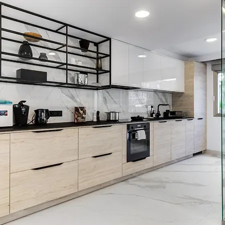 Sea View I Pool I Private Garage I Wi-fi I Wine L Coffee *