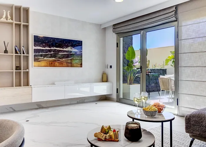 Sea View I Pool I Private Garage I Wi-fi I Wine L Coffee فيلة *