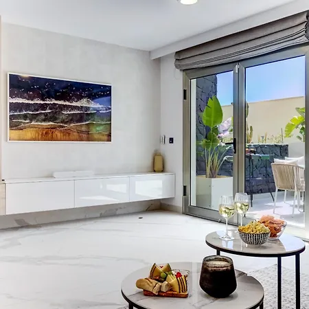 Sea View I Pool I Private Garage I Wi-fi I Wine L Coffee فيلة *